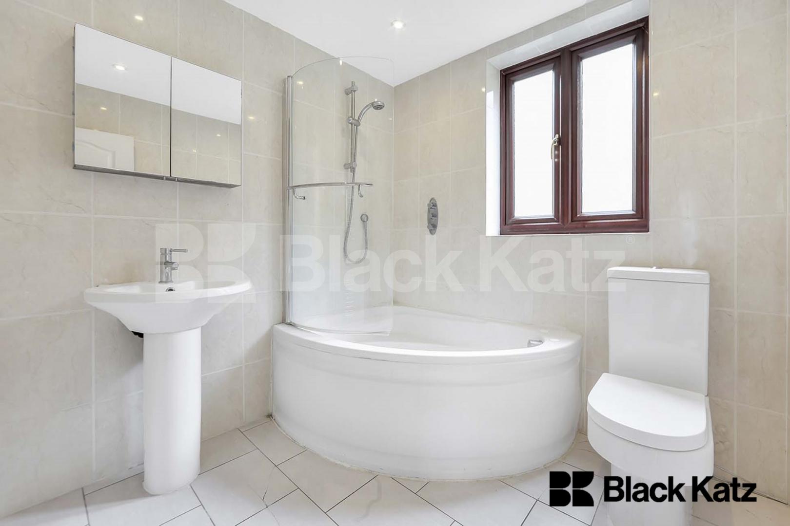 Boasting over 1420 sq.ft of living & entertaining space  Elephant lane , Bermondsey / Rotherhithe 